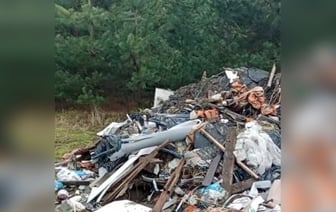 Свалка в лесополосе под Брестом. Мужчина снял видео - в ОАО «Чернавчицы» отреагировали