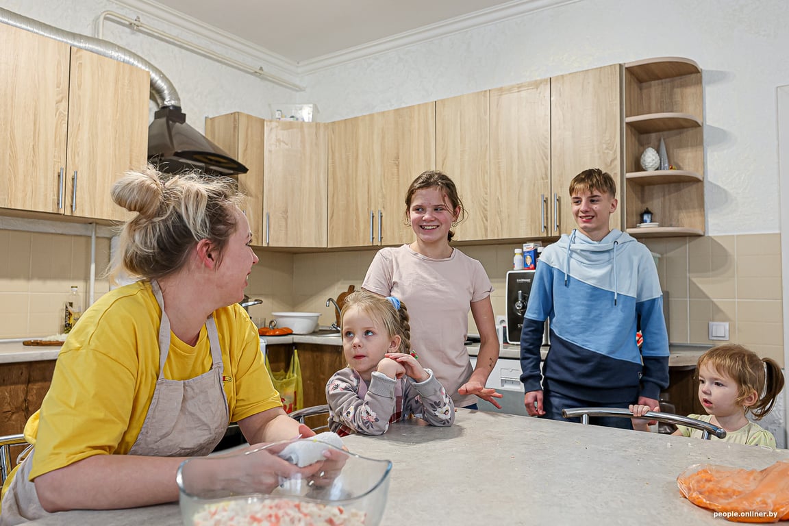 Как живет семья из Брестской области, в которой 15 детей