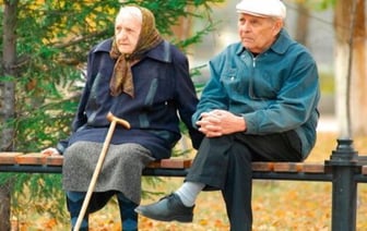 Напрашивается повышение пенсионного возраста. Власти ищут, как побудить пенсионеров работать