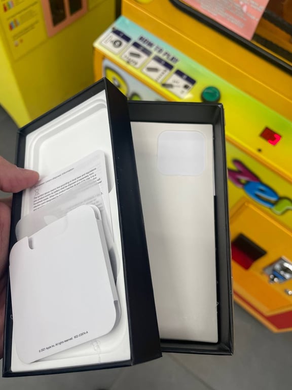 Белорус выиграл iPhone за 2 рубля, но все равно расстроился. История с призом из вендингового аппарата