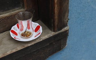 Зачем добавлять соду в чай? Вот как этот советский трюк может улучшить качество напитка — Полезно