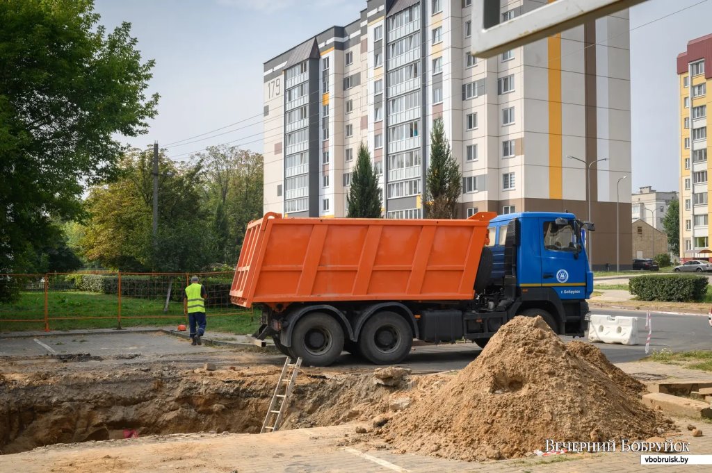 Белорус, чья машина ушла под землю, рассказал, возместят ли ущерб