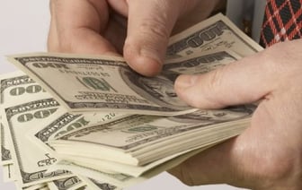 Мужчина дал белорусу 300 тысяч долларов под расписку, но он не ожидал, что будет дальше