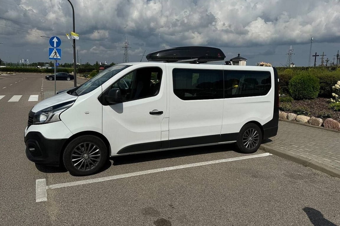 Белорусы отправились в Европу на «микрике» Renault Trafic