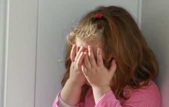 Жесткое избиение матерью 5-летней девочки попало на видео в Гомельском районе