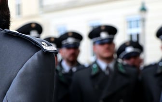 Силовики завели не менее 24 уголовных дел после рейдов по родственникам политзаключенных