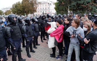 Силовики заставляют задержанных участников протестов-2020 назвать имена тех, с кем были на маршах. За это обещают более мягкое наказание