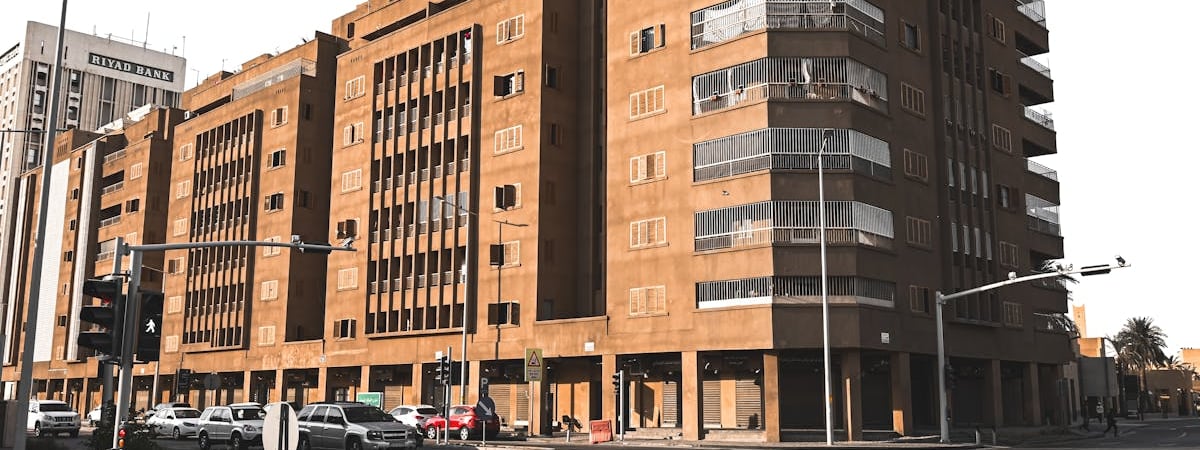 Еще четыре казахстанских банка приостановили выдачу платежных карт нерезидентам страны