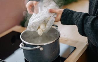 В Беларуси запретили продавать российские пельмени. Что не так?