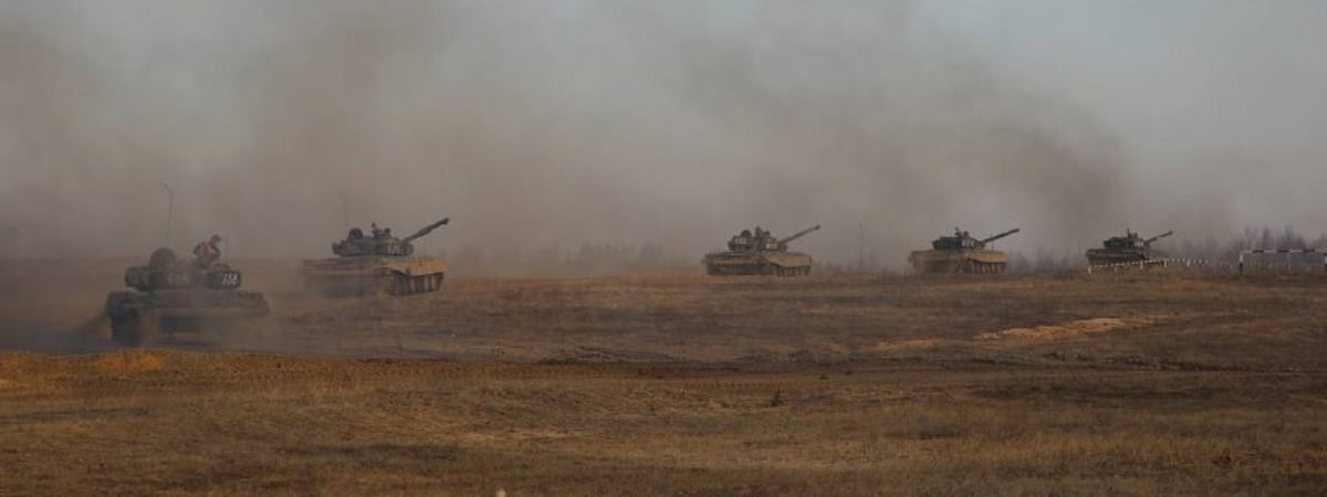 Танковый взвод и минометные расчеты. Минобороны Беларуси показало кадры стрельбы артиллерии — Фото