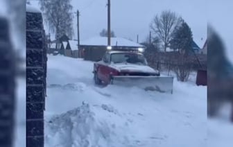 «А ЖКХ где?» — Белорус сделал снегоуборочную машину из легковушки и собрал сотни тысяч просмотров — Видео