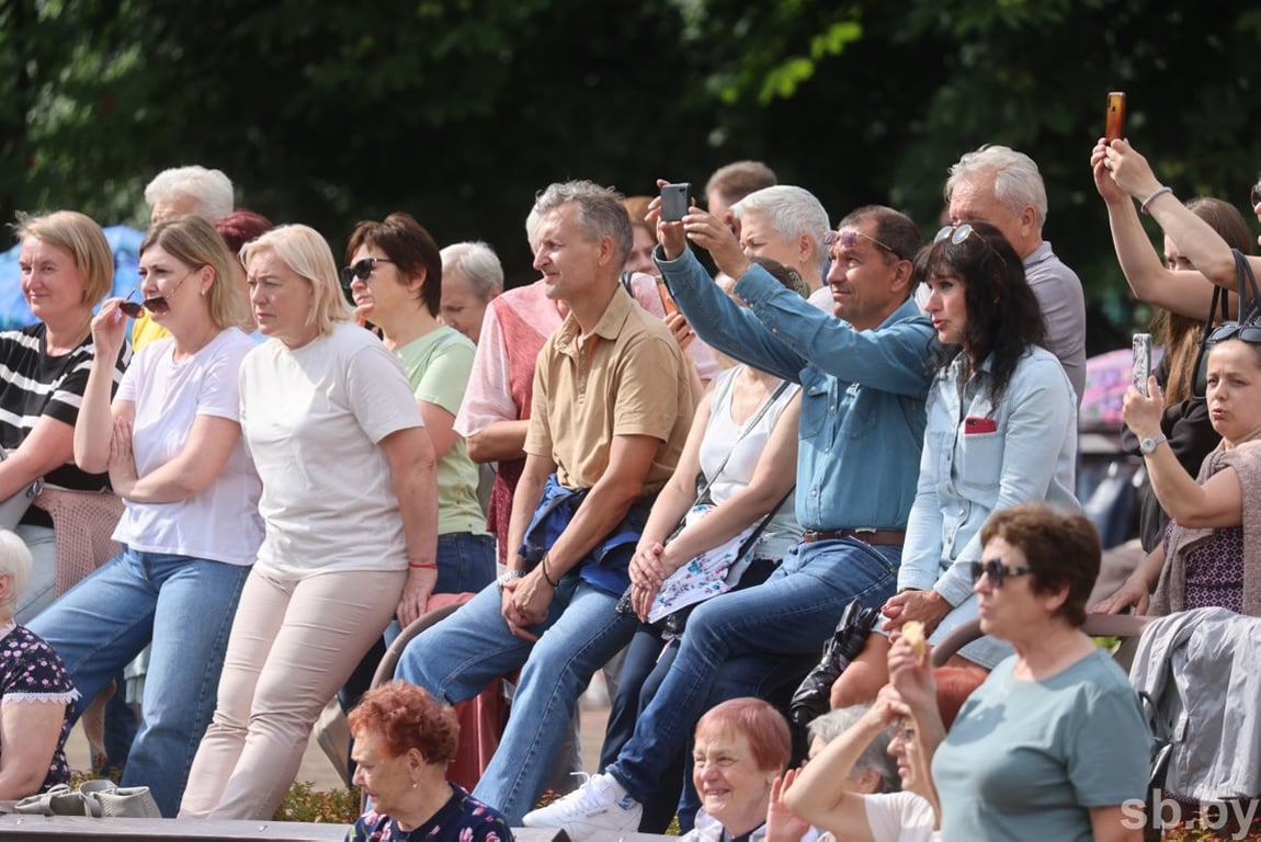 Хор Турецкого исполнил «Песни Победы» в Бресте