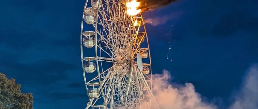 На летнем фестивале в Германии загорелось колесо обозрения, в результате чего пострадали 30 человек.