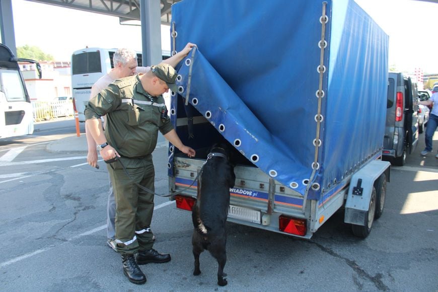 «Непросто, но интересно». Пограничники рассказали о службе в пункте пропуска «Брест»