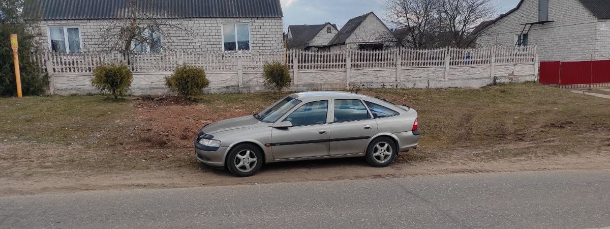 В Ошмянах молодой человек решил доехать до дома на чужом автомобиле, потому что… устал