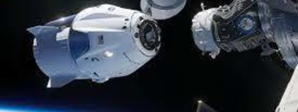 SpaceX отправила на МКС первый в истории туристический рейс