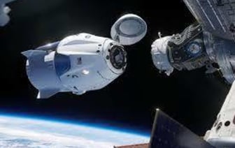 SpaceX отправила на МКС первый в истории туристический рейс