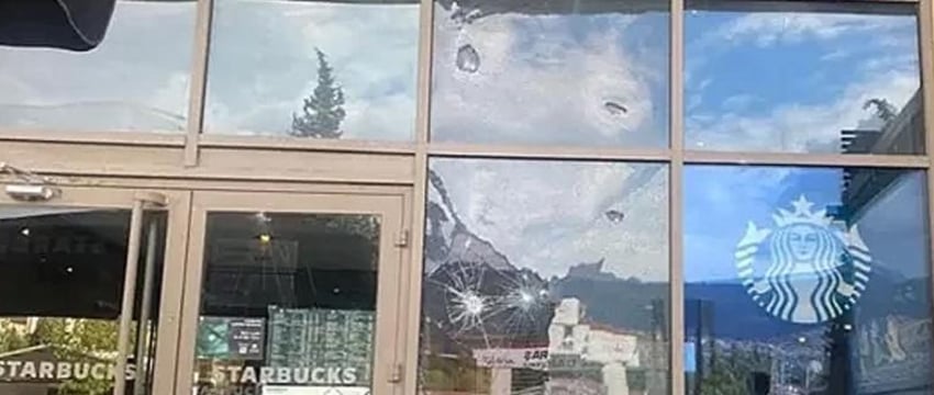 В Турции кофейню Starbucks обстреляли из дробовика
