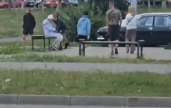 В Беларуси подростки издевались над бабушкой - их нашли