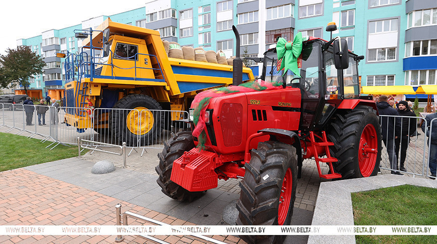 Александр Лукашенко принимает участие в фестивале-ярмарке »Дажынкi-2024», которые проходят в городе Микашевичи Брестской области