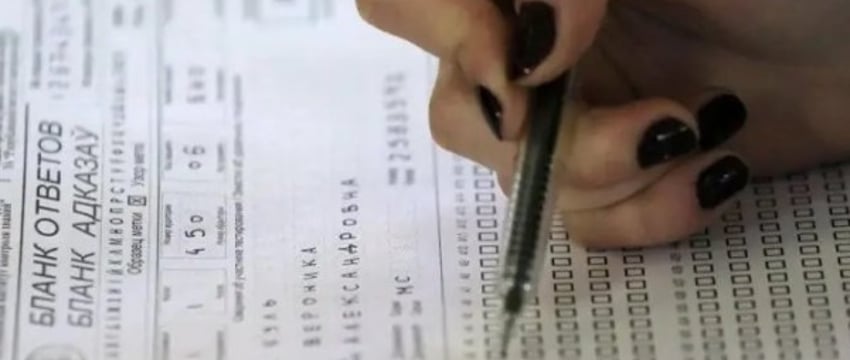 Двукратная стобалльница и ее педагог рассказали, чего стоили им максимальные баллы по ЦЭ