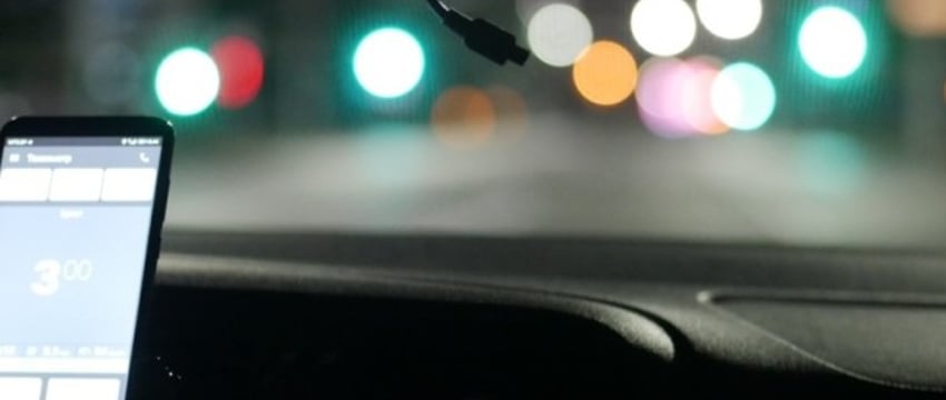 Бдительный таксист вернул брестчанке выманенные телефонными мошенниками $1,8 тыс.