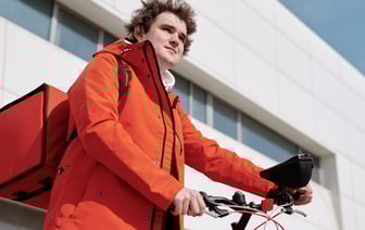 В Тбилиси разбирают возведенные протестующими баррикады