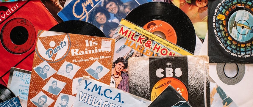 Для тех, кому за 18. В Новополоцке зовут на премьеру спектакля «Муха-Цокотуха или повесть о настоящей женской дружбе»