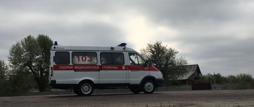 В Беларуси женщина решила помочь уснувшему на улице. Все закончилось больницей