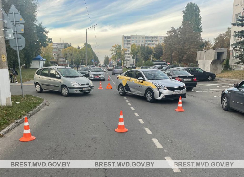 В Брестской области мужчина после бурного застолья угнал автомобиль и разбил его