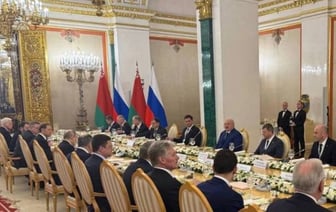 Мини-перчики, говяжьи щечки и похлебка — меню Лукашенко и Путина в Кремле