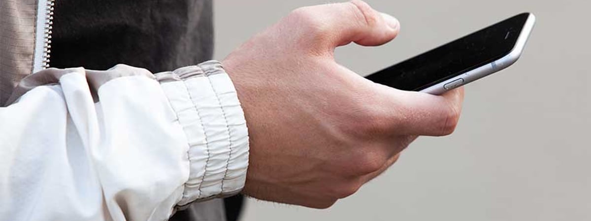 В Гродно мужчина хотел выгнать незваного гостя и позвонил в милицию, но потом передумал — что было дальше