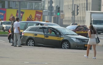 Минский таксист рассказал как зарабатывает 250 рублей за смену. Это легально?