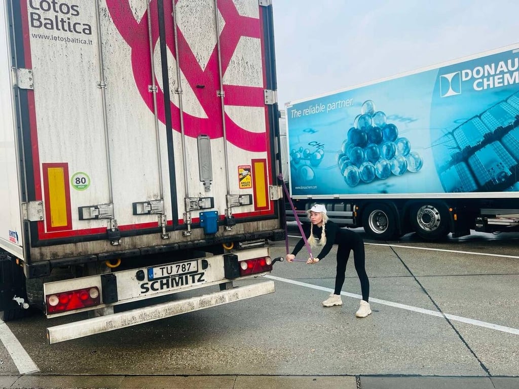 Белоруска три года дальнобоит по Европе, занимается спортом и... не теряет груз!