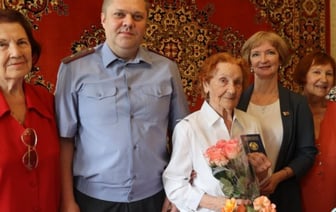 Новый паспорт в 100-летний юбилей вручили жительнице Бреста