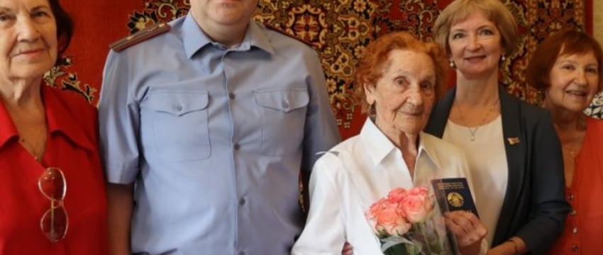 Новый паспорт в 100-летний юбилей вручили жительнице Бреста