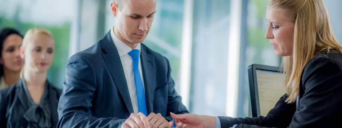 Один из банков предупредил белорусов об отказе от вкладов в долларах и евро. Когда?