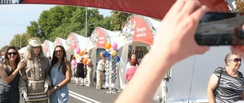 Жители Ивацевичей рассказали, как город расцвел ко Дню письменности