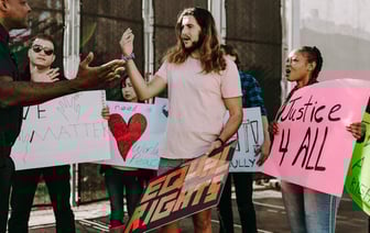 В Грузии протест с требованием новых выборов ночевал под парламентом перед первым заседанием