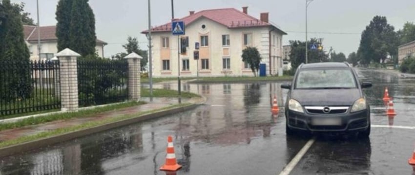 Легковушка сбила двух женщин на переходе в Ганцевичах