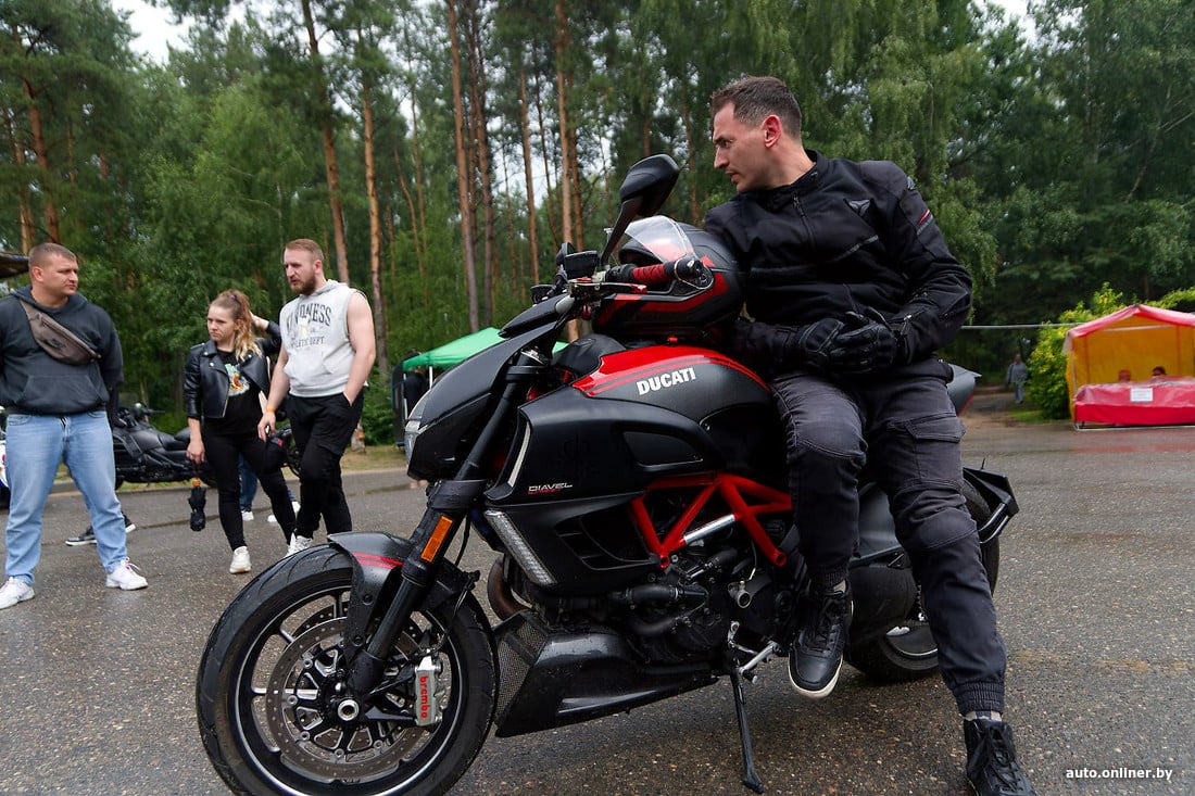 Под Брестом прошел байкерский фестиваль. Фоторепортаж