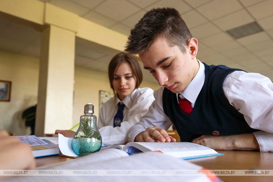 От задумки до патента. Брестские школьники собрали инновационный твердотопливный котел