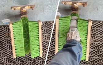 «Раз – и заходишь чистенький» — Минчане показали самодельное устройство, которое спасает от грязи в подъезде — Видео