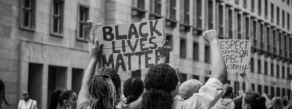 Тысячи людей в Германии протестовали против ультраправых накануне выборов