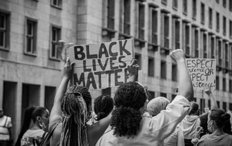 Тысячи людей в Германии протестовали против ультраправых накануне выборов