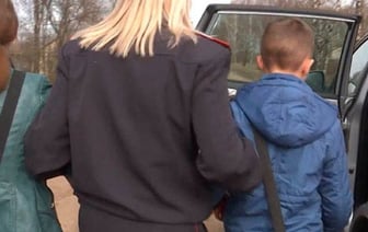 В Могилевской области всю ночь искали подростков. Они прятались в сарае, чтобы вернуться к биологической маме