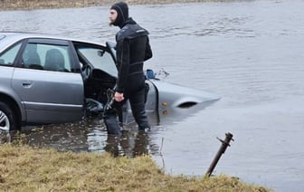 Белорус прогрел машину и потерял её — она оказалась в реке