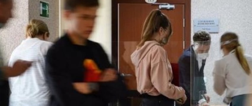 «Сказали, что аттестат после школы не дадут». Что будет с выпускниками, которые получили ноль за ЦЭ?