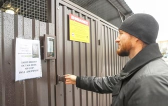 В одном из дворов Минска для выброса мусора теперь нужно «предъявить личность». Это как? — Фото