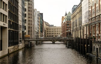 Автовоз с электромобилями, который вёл белорус, сгорел в Германии